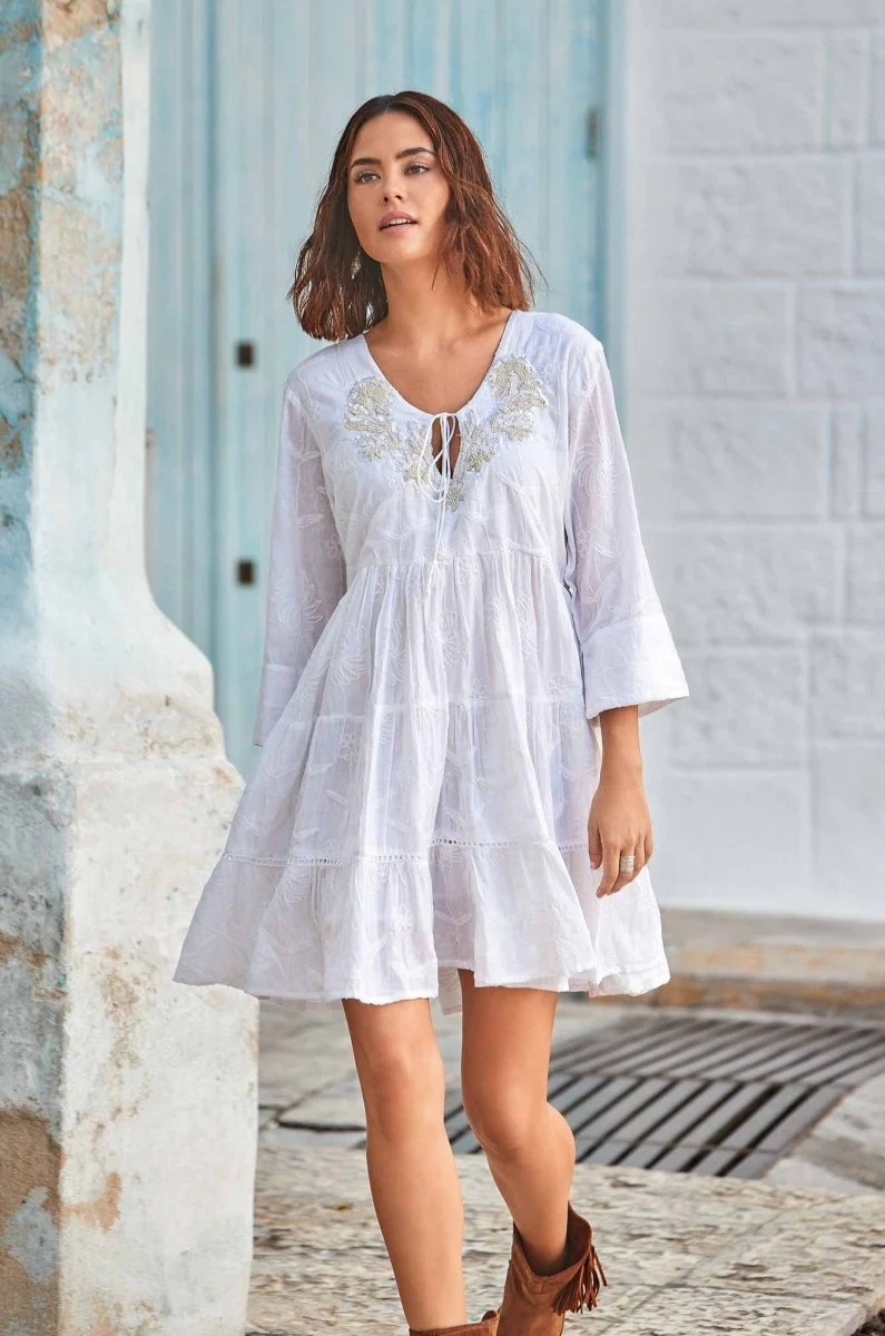 ABITO CON MERLETTI CAPRI