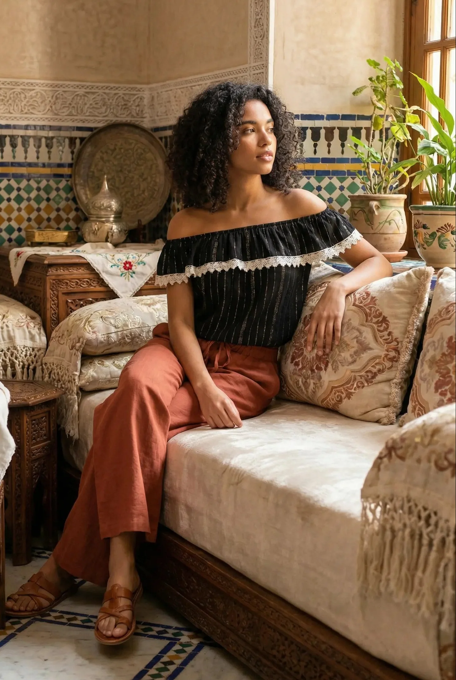 BLUSA CON BALZA E MERLETTI
