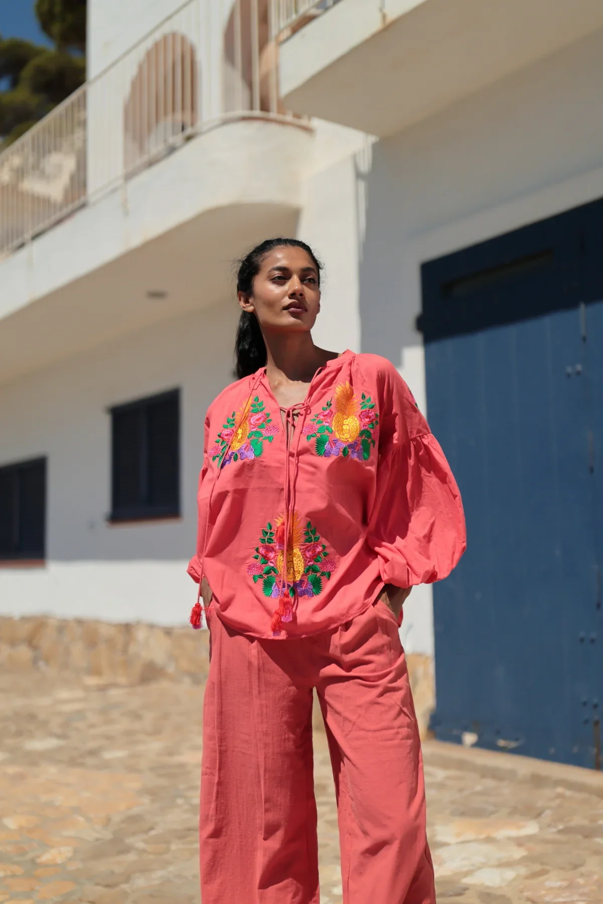 BLUSA CON RICAMI ARTIGIANALI