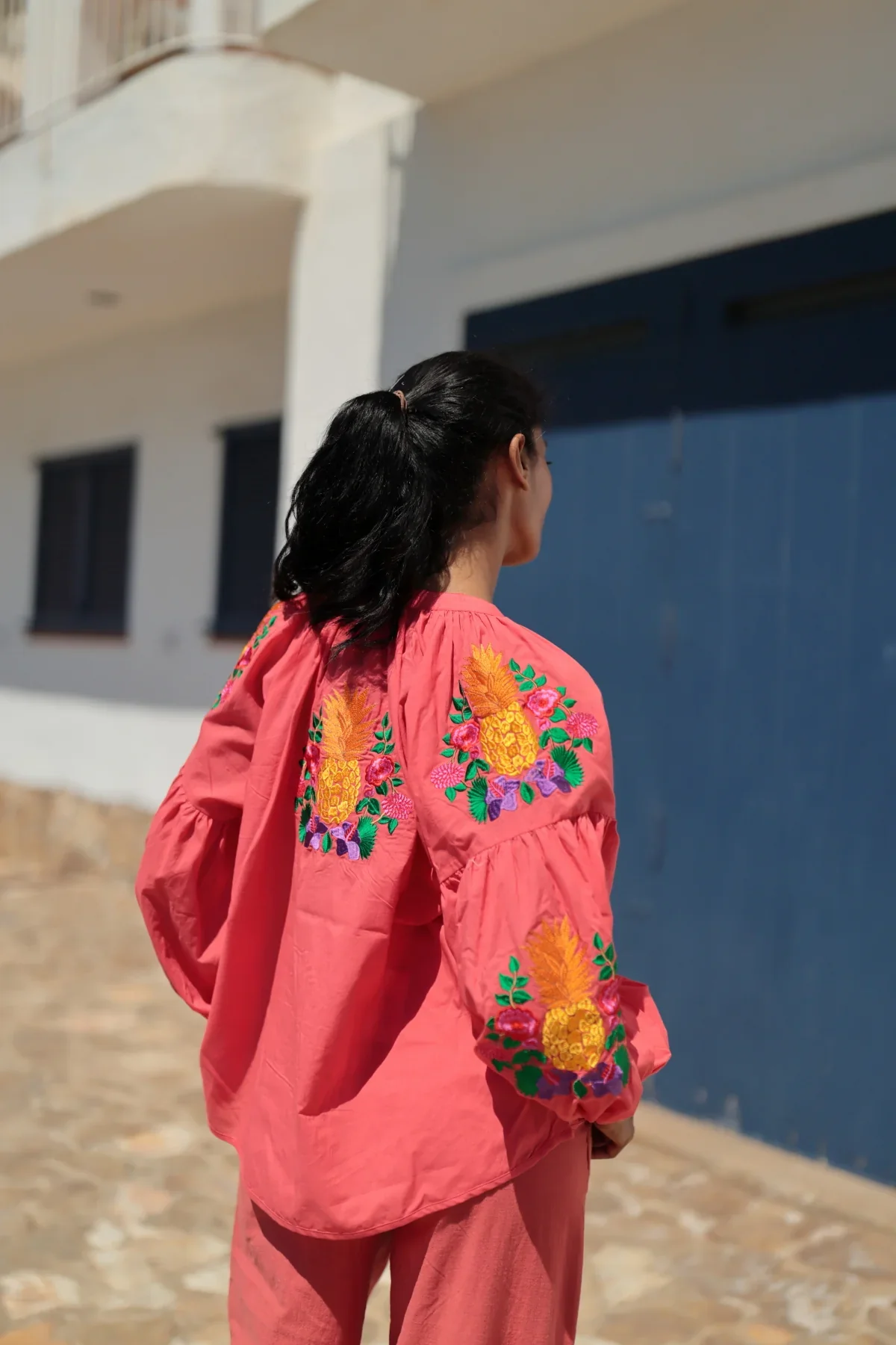 BLUSA CON RICAMI ARTIGIANALI - Image 2