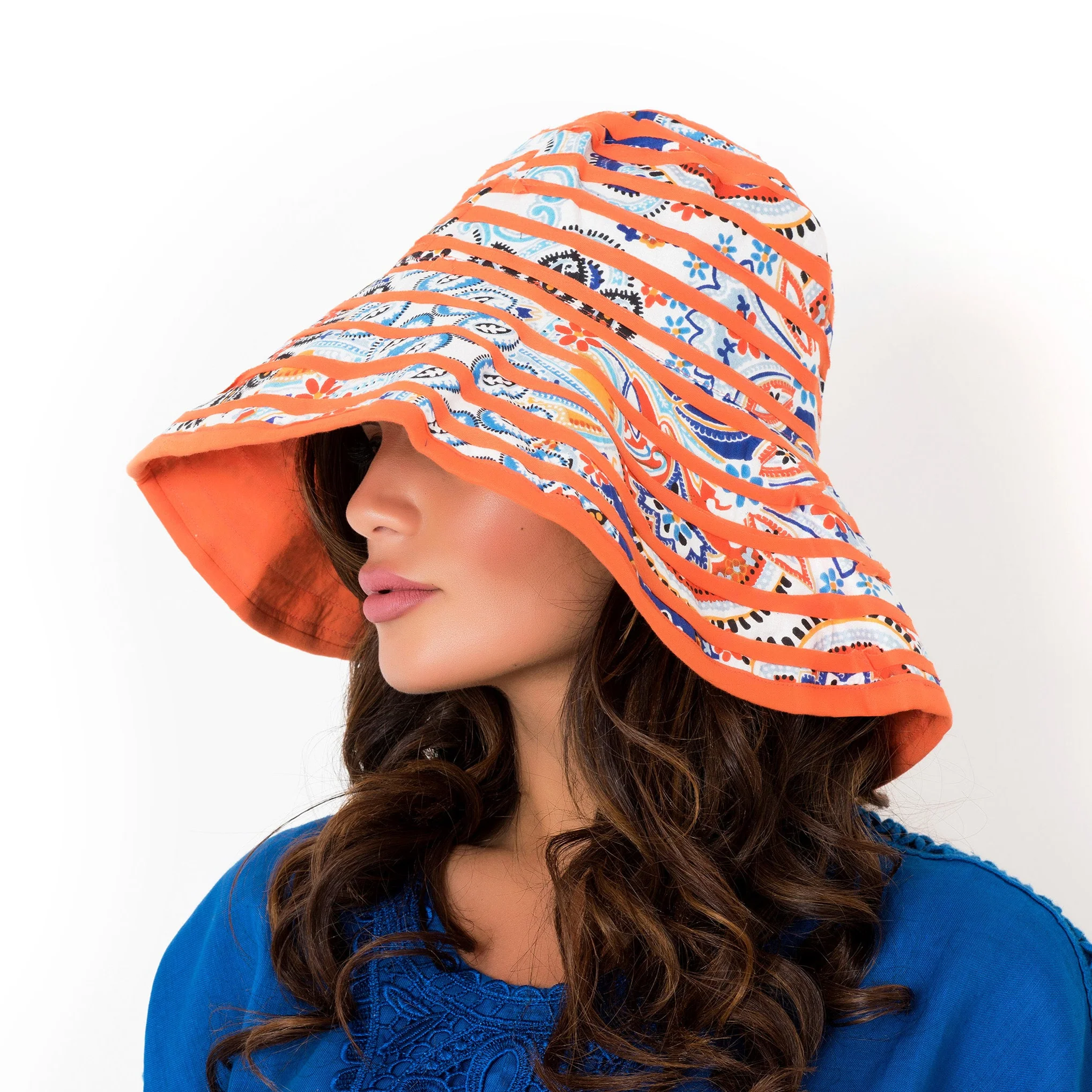 CAPPELLO FANTASIA A RIGHE