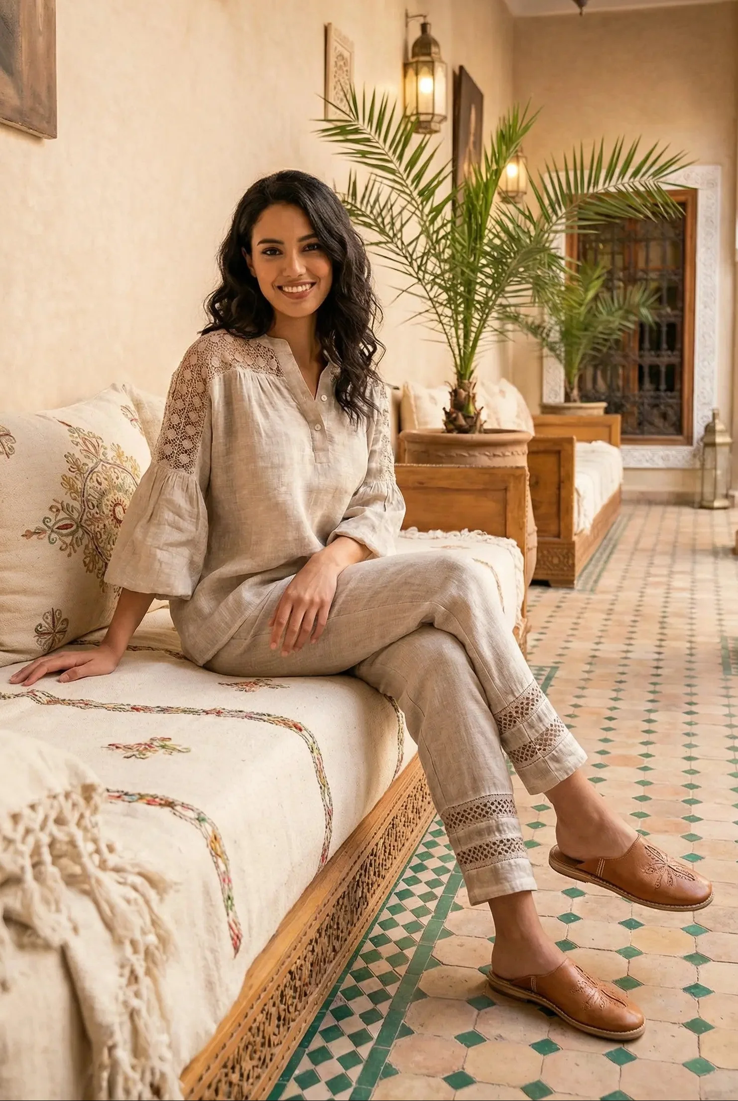 PANTALONI CON INTARSI