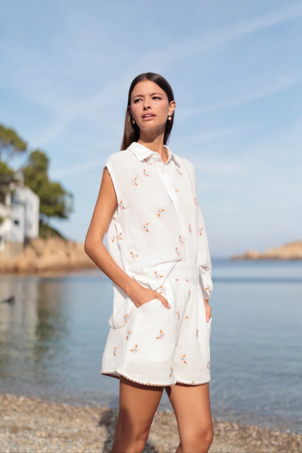 SHORT BIANCO CON RICAMI - Image 2